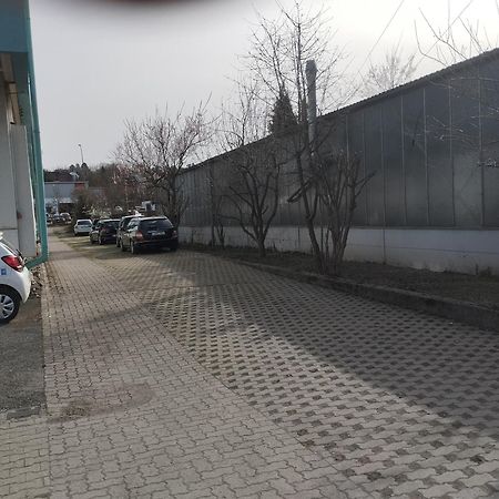 Enjoyhotel Garni Korntal Stuttgart B&B Parkplatz Sprinter מראה חיצוני תמונה