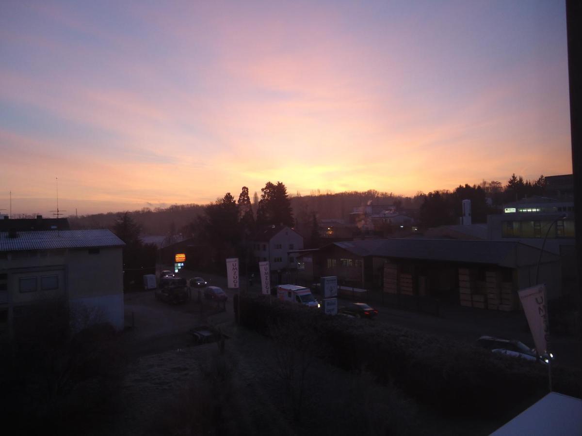 Enjoyhotel Garni Korntal Stuttgart B&B Parkplatz Sprinter מראה חיצוני תמונה