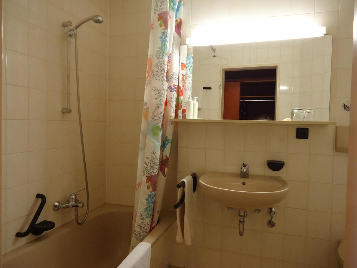Enjoyhotel Garni Korntal Stuttgart B&B Parkplatz Sprinter מראה חיצוני תמונה