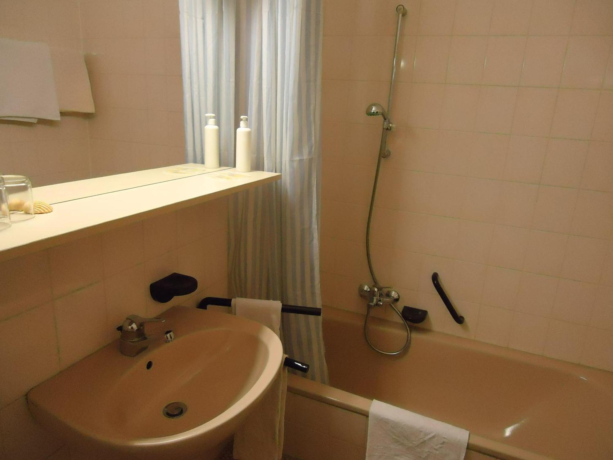 Enjoyhotel Garni Korntal Stuttgart B&B Parkplatz Sprinter מראה חיצוני תמונה