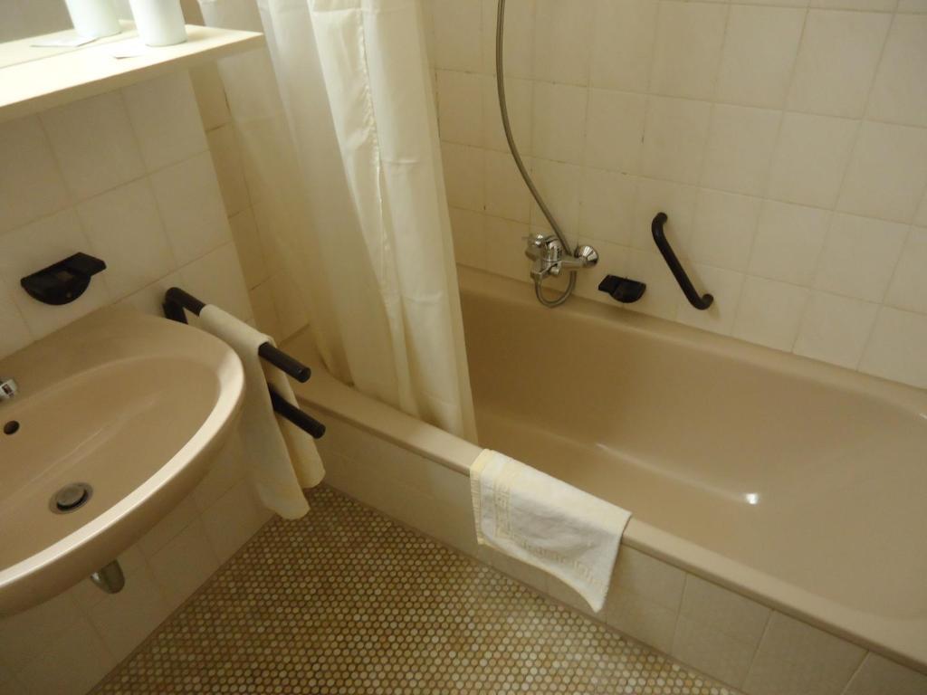 Enjoyhotel Garni Korntal Stuttgart B&B Parkplatz Sprinter מראה חיצוני תמונה