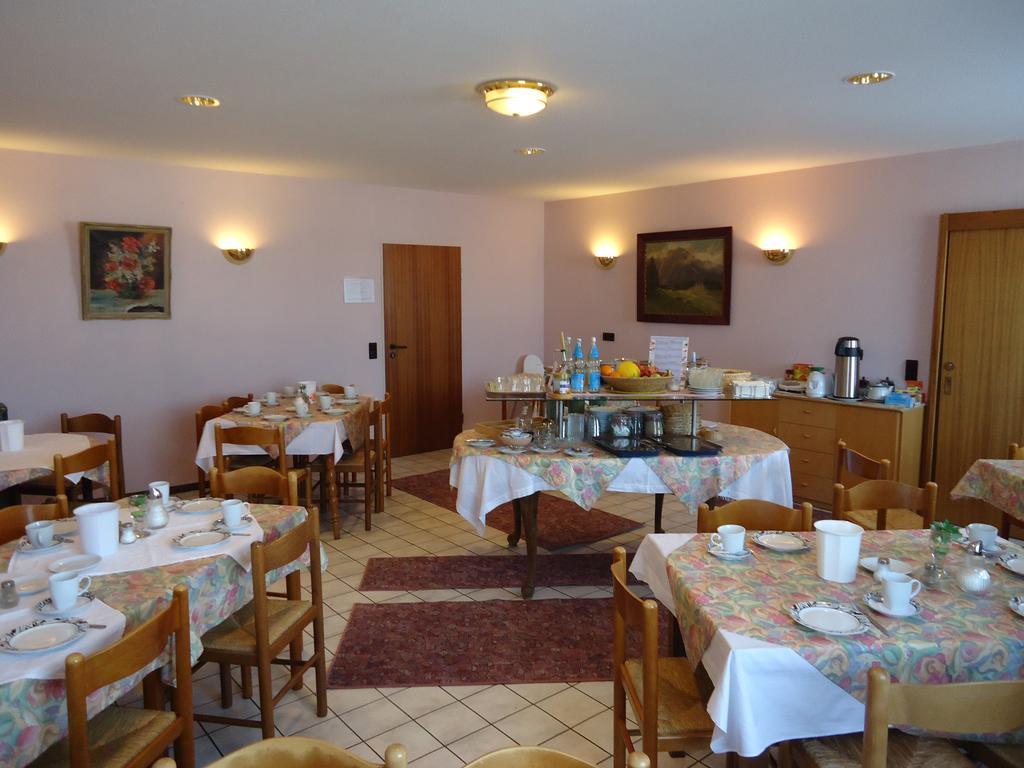 Enjoyhotel Garni Korntal Stuttgart B&B Parkplatz Sprinter מראה חיצוני תמונה