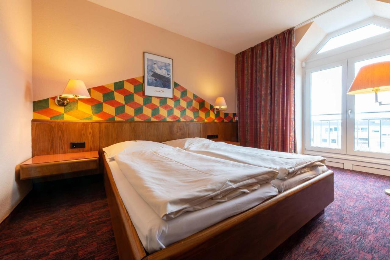 Enjoyhotel Garni Korntal Stuttgart B&B Parkplatz Sprinter מראה חיצוני תמונה
