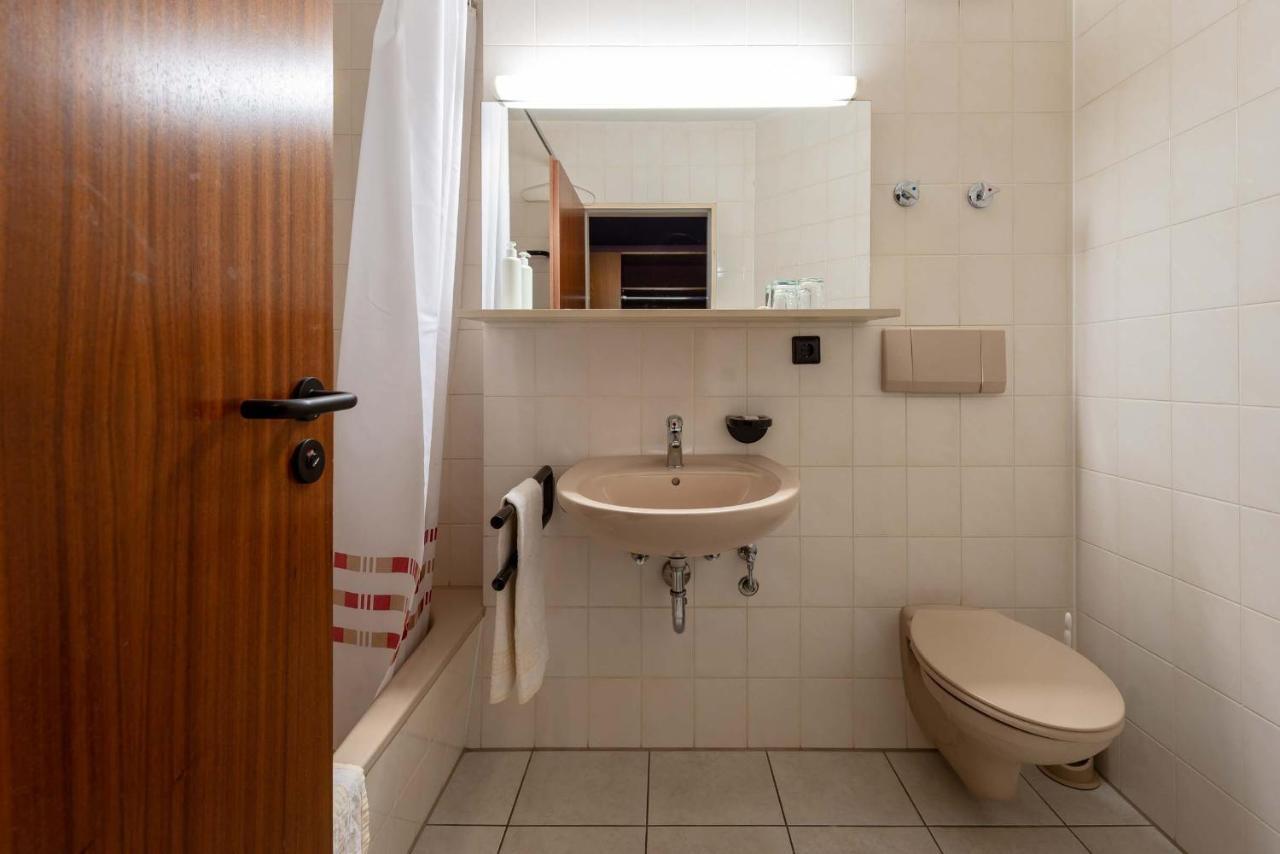 Enjoyhotel Garni Korntal Stuttgart B&B Parkplatz Sprinter מראה חיצוני תמונה