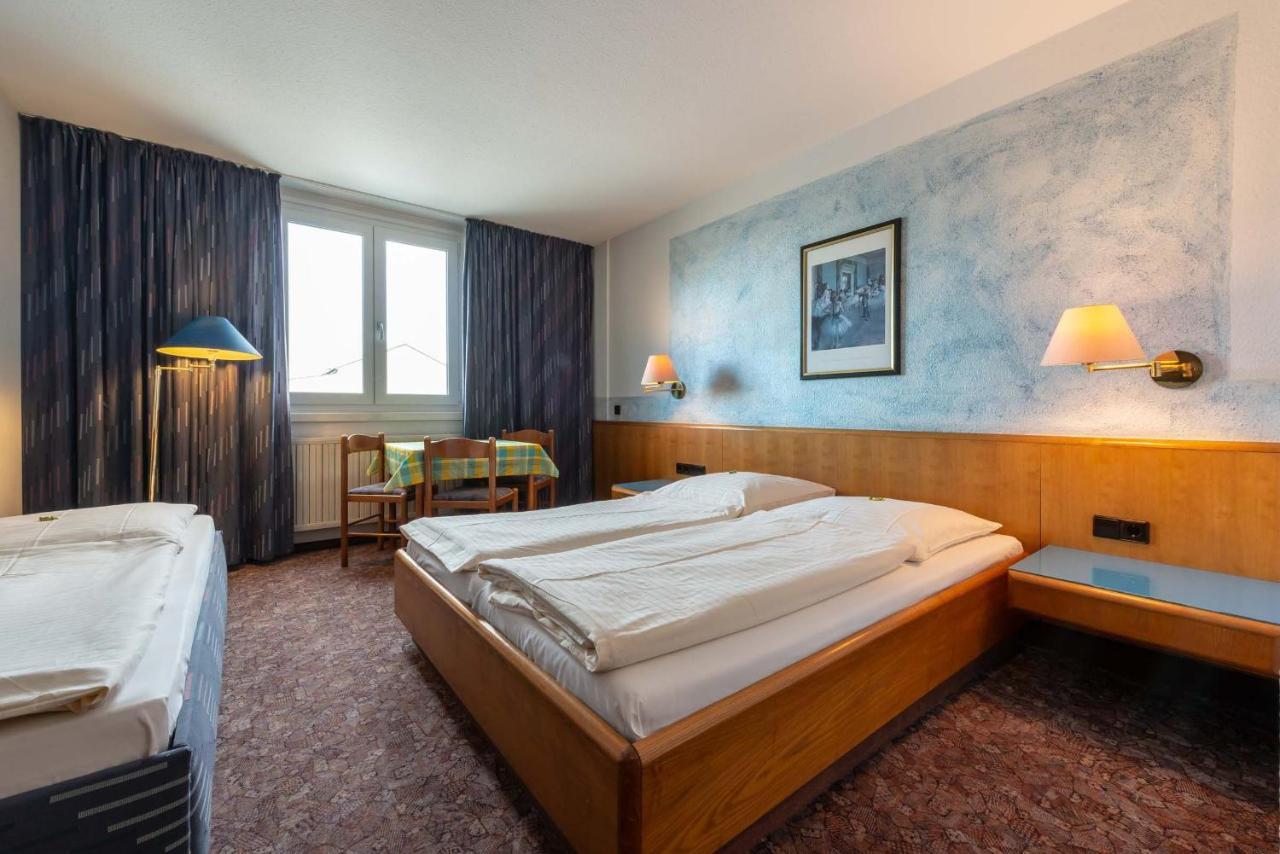 Enjoyhotel Garni Korntal Stuttgart B&B Parkplatz Sprinter מראה חיצוני תמונה