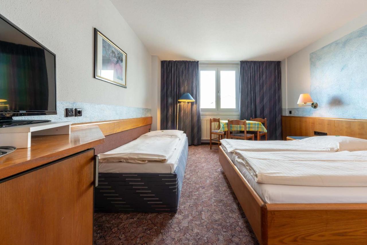 Enjoyhotel Garni Korntal Stuttgart B&B Parkplatz Sprinter מראה חיצוני תמונה