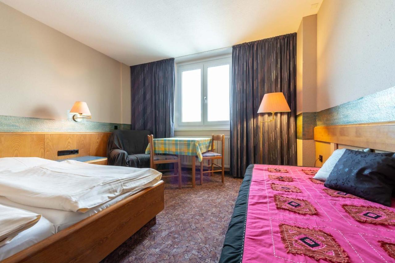 Enjoyhotel Garni Korntal Stuttgart B&B Parkplatz Sprinter מראה חיצוני תמונה