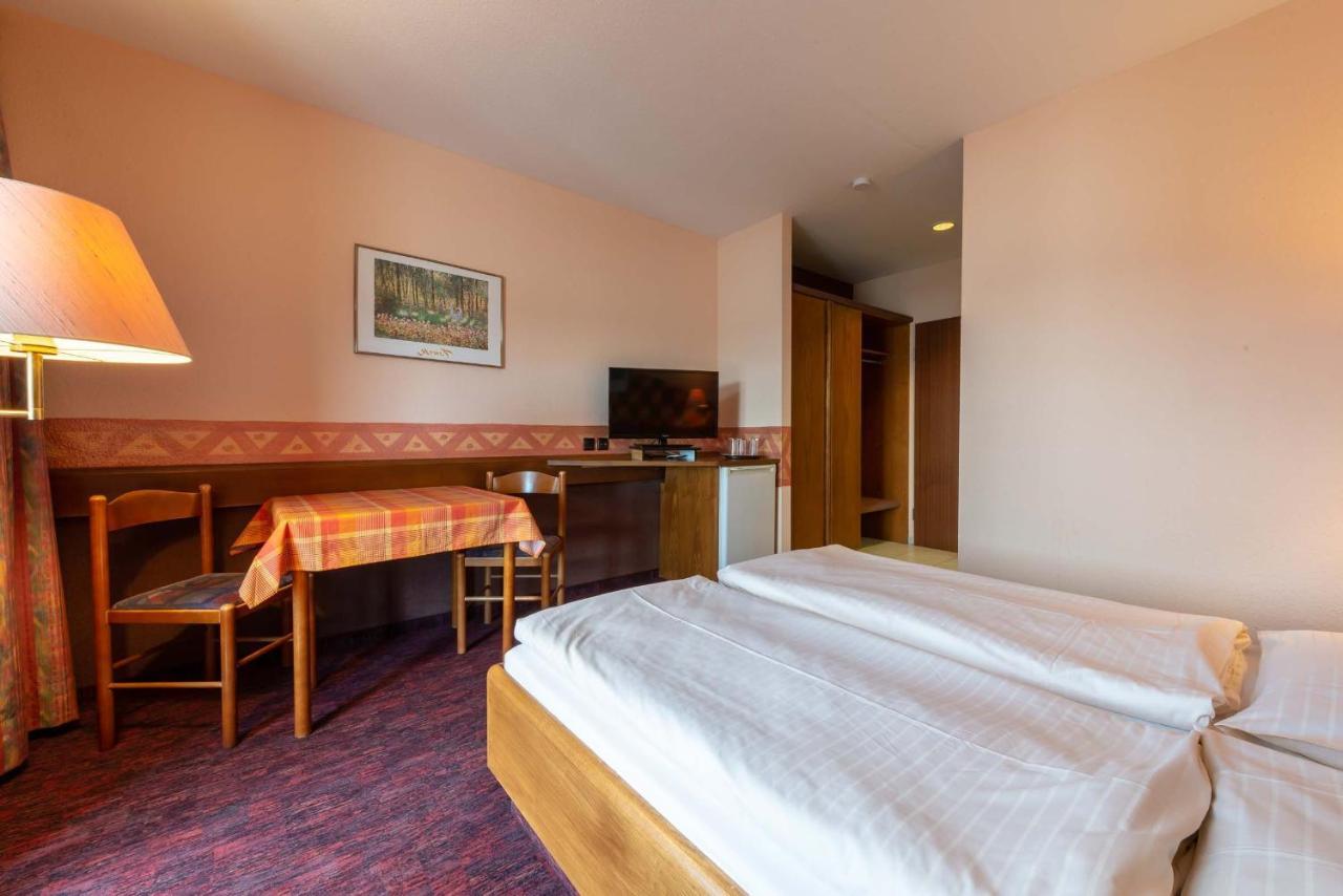 Enjoyhotel Garni Korntal Stuttgart B&B Parkplatz Sprinter מראה חיצוני תמונה