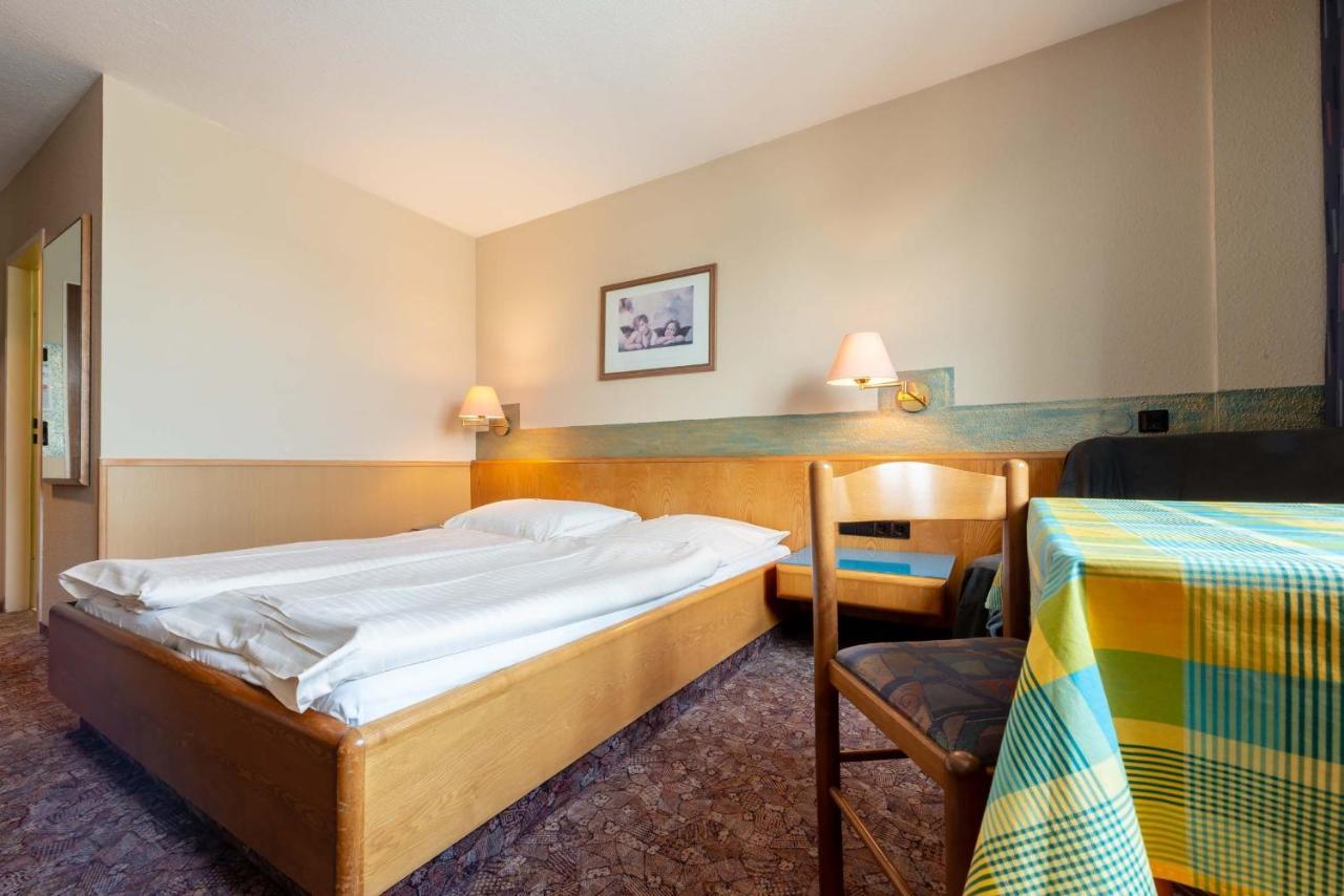 Enjoyhotel Garni Korntal Stuttgart B&B Parkplatz Sprinter מראה חיצוני תמונה